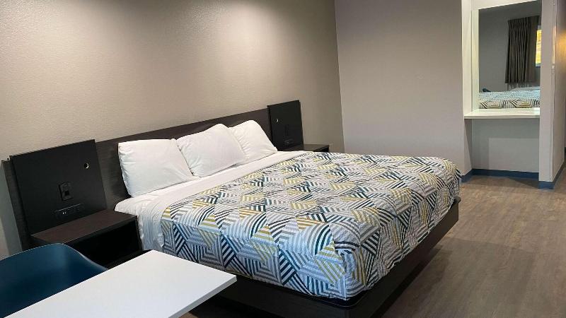 Motel 6 Bullhead City Az image