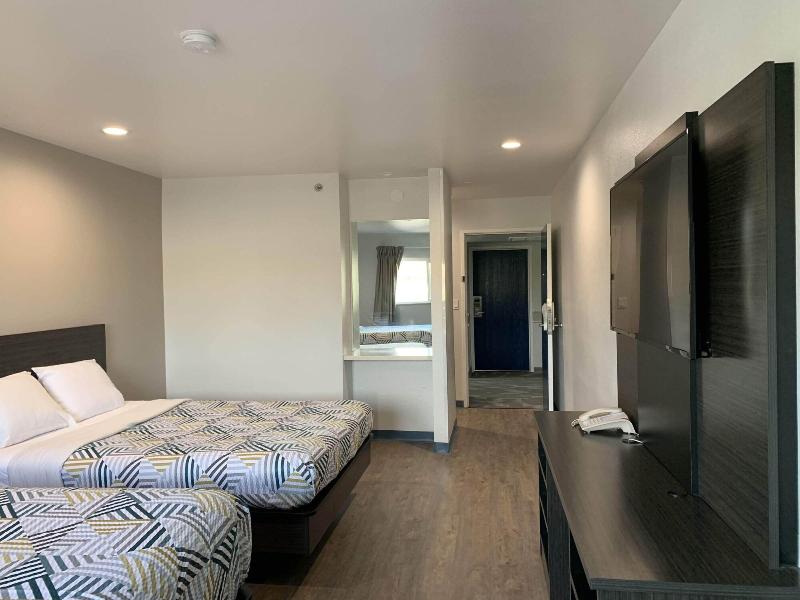 Motel 6 Bullhead City Az image