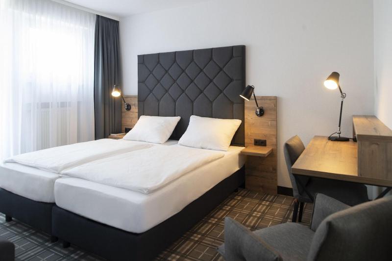 Platzhirsch Hotel image