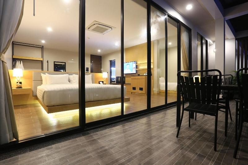 FAMILY ROOM KING SIZE BED