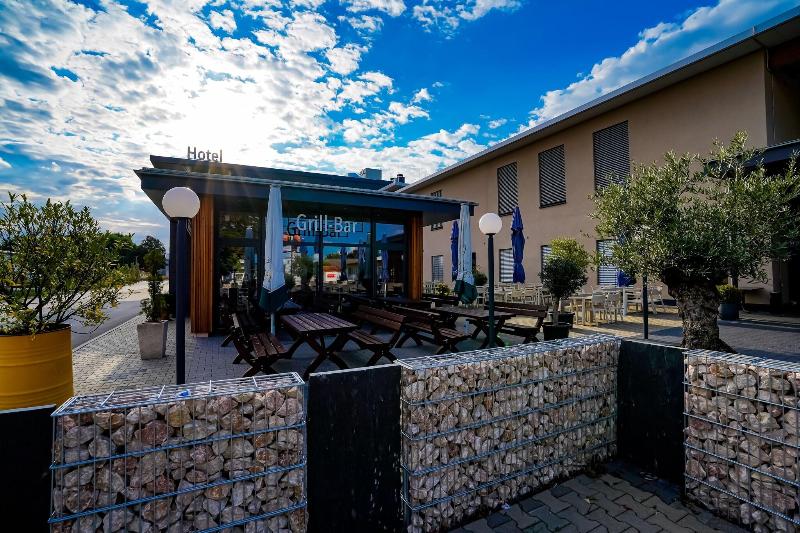 Hotel Viktorosa image