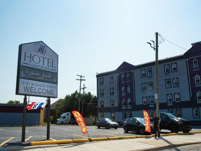 Hotel Chataura, Dearborn