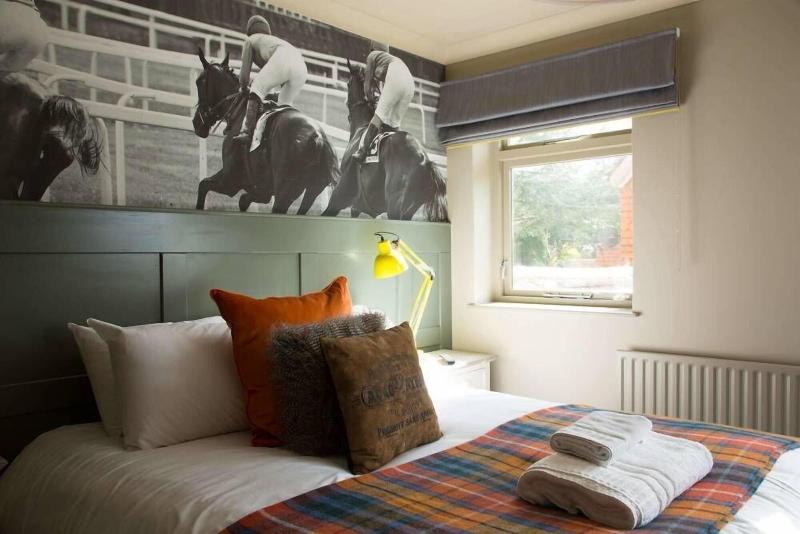 The Evenlode Hotel image