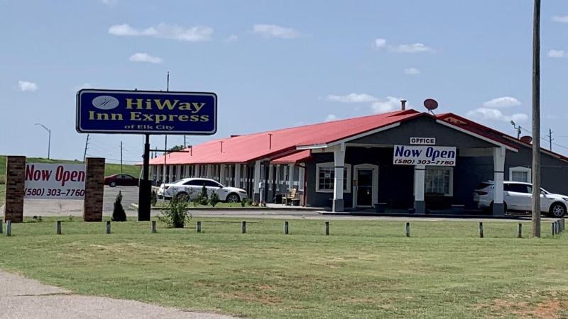 Hiway Inn Express Of Elk City — exterior view