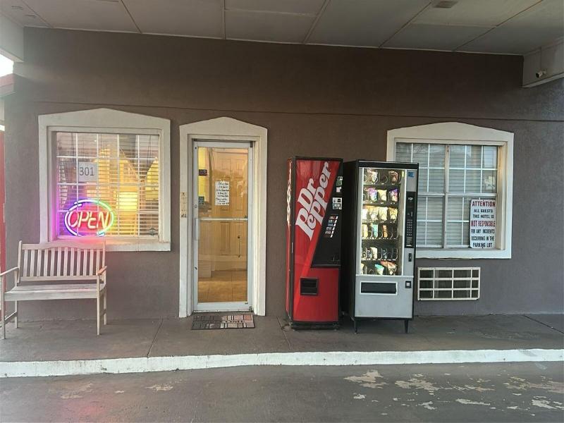 Hiway Inn Express Of Elk City — general view