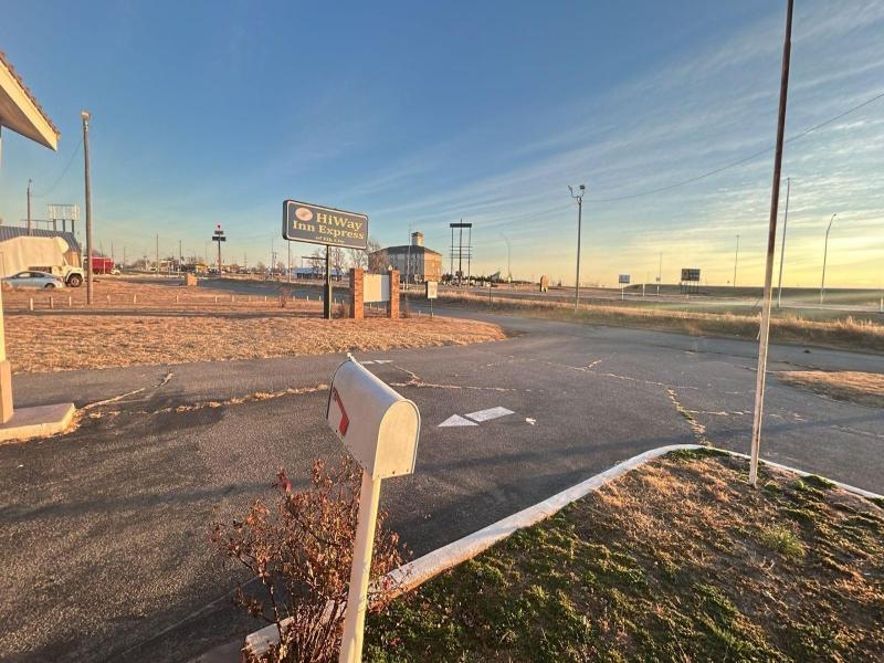 Hiway Inn Express Of Elk City — general view