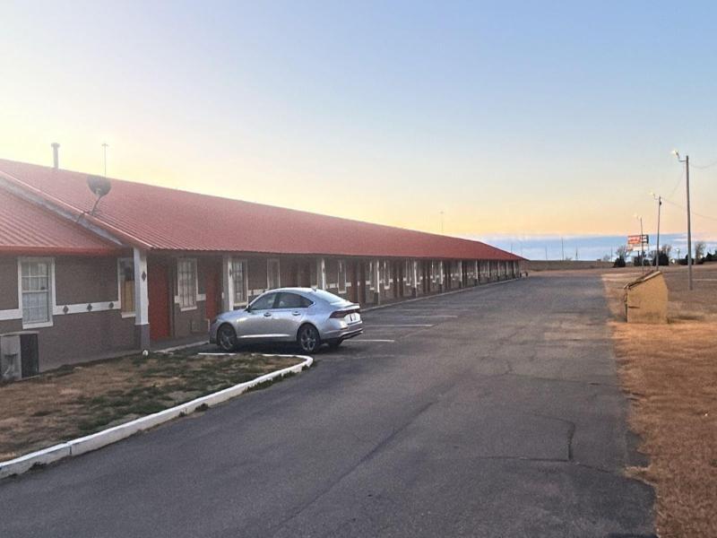 Hiway Inn Express Of Elk City — general view