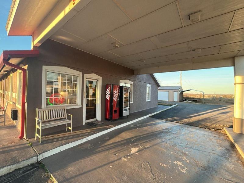 Hiway Inn Express Of Elk City — general view