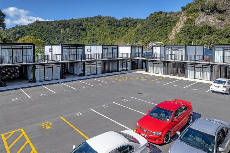 The Com Plex Motel