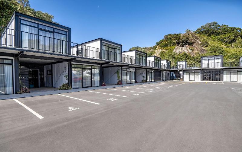 The Com Plex Motel