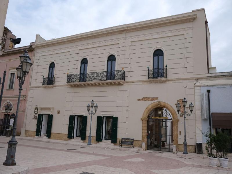 Plazacarrisi Hotel Spa image