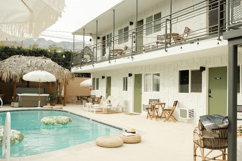 Tiki Hotel image