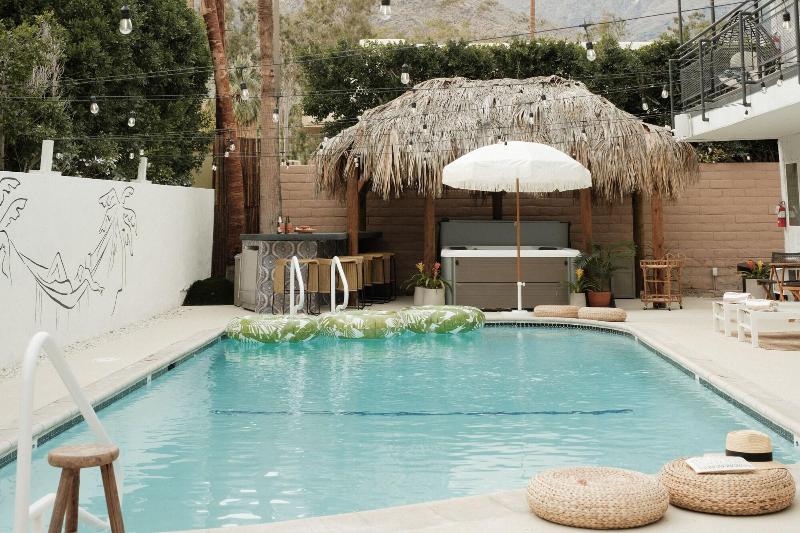 Tiki Hotel image