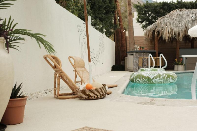 Tiki Hotel image