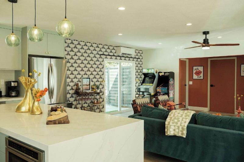 Tiki Hotel image