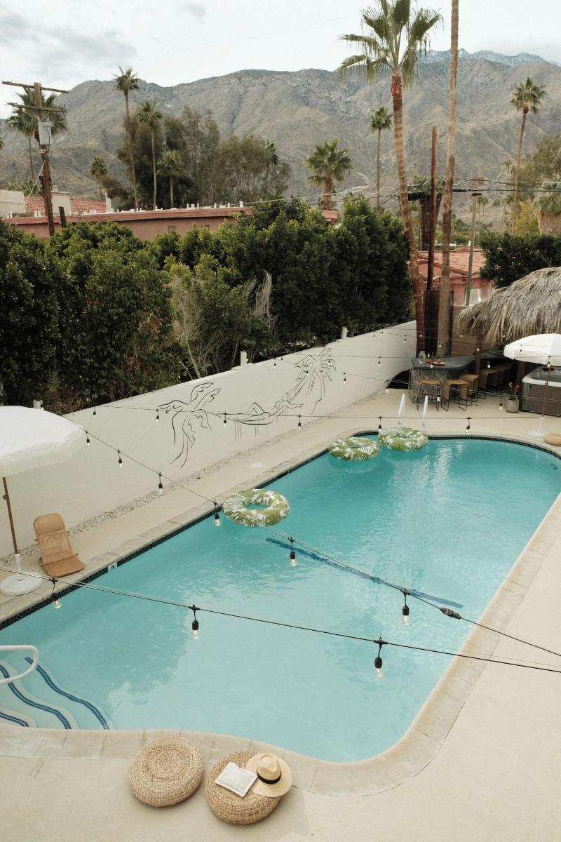 Tiki Hotel image