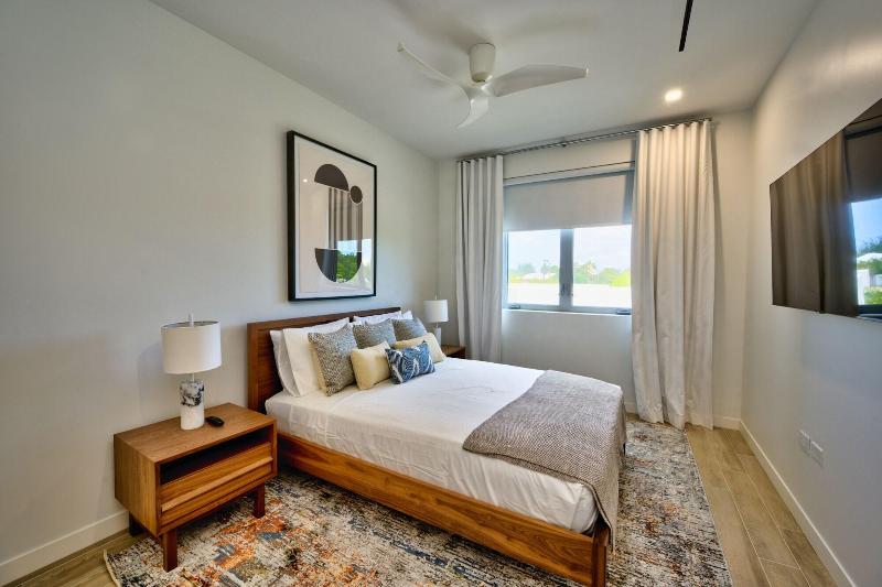 One Canal Point image