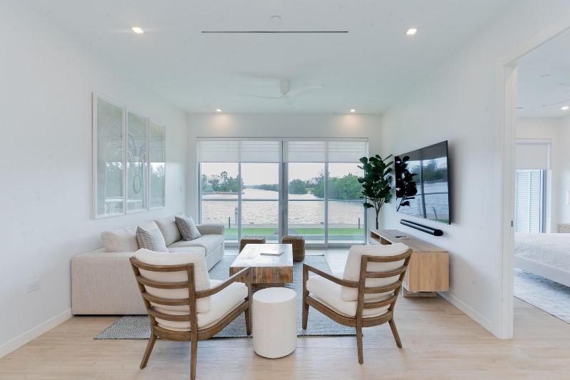 One Canal Point image