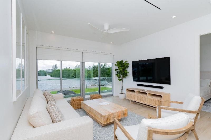 One Canal Point image