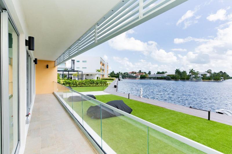 One Canal Point image
