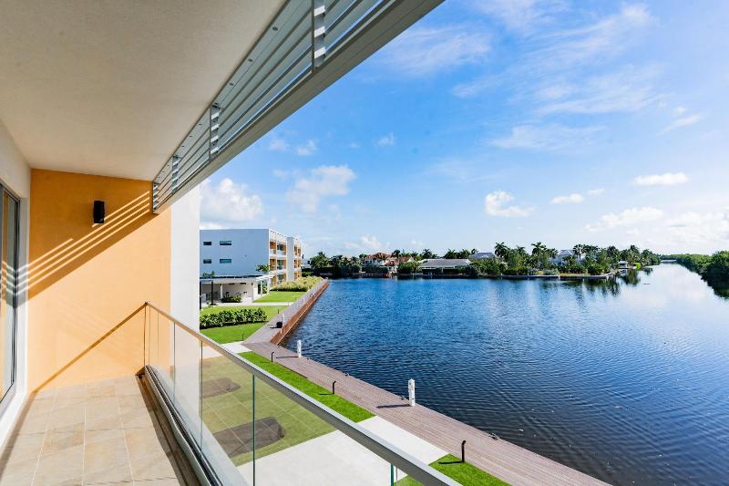 One Canal Point image