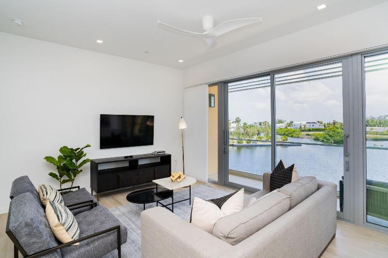 One Canal Point image