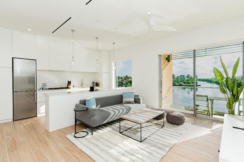 One Canal Point image