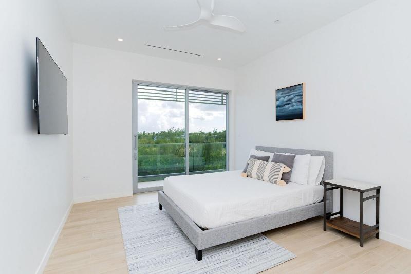 One Canal Point image