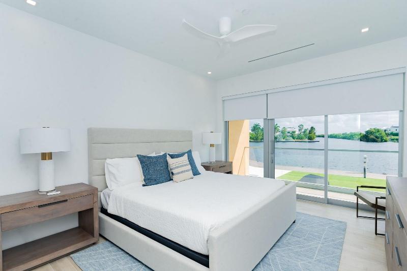 One Canal Point image