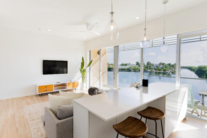 One Canal Point image