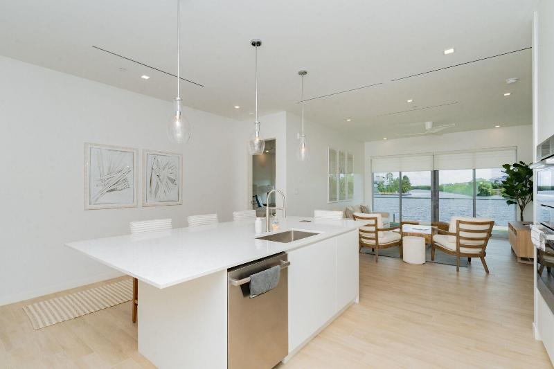 One Canal Point image
