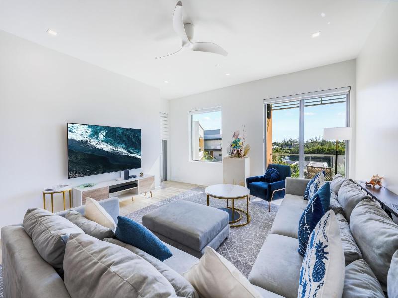 One Canal Point image