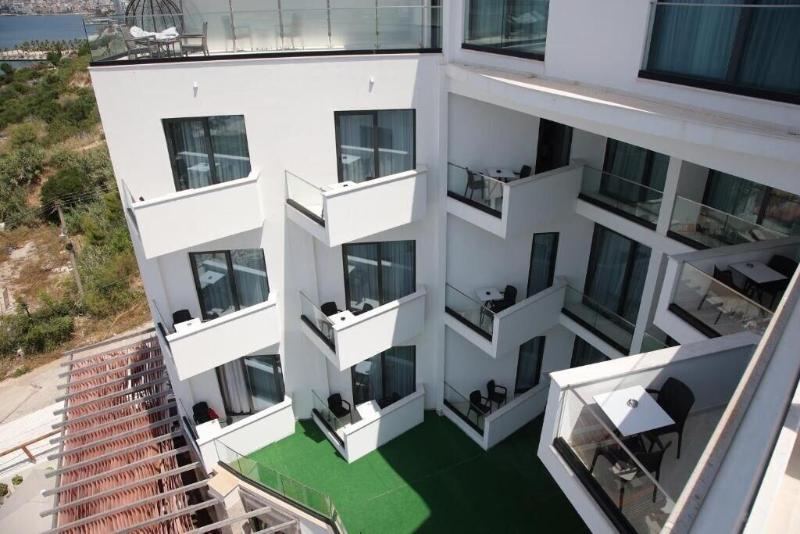 Harbour Hotel — general view