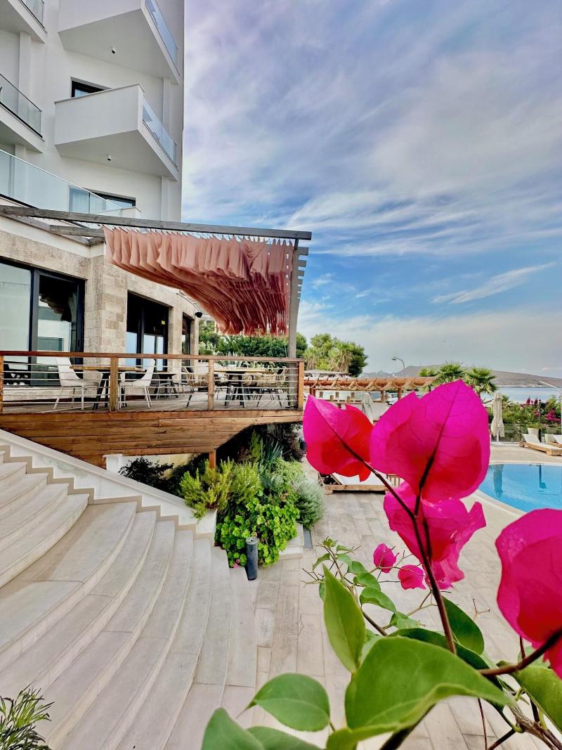 Harbour Hotel — general view