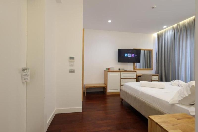 Harbour Hotel image