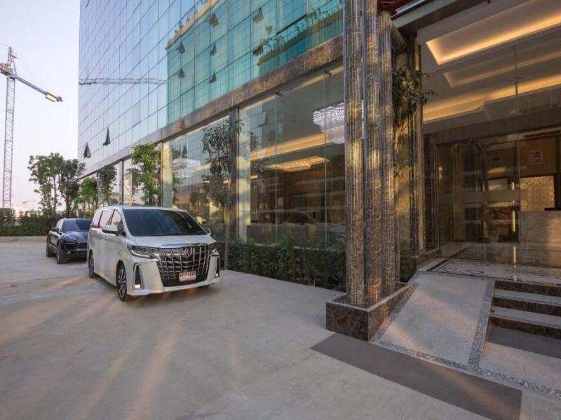 Elegant Airport Hotel image