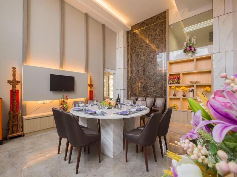 Elegant Airport Hotel image