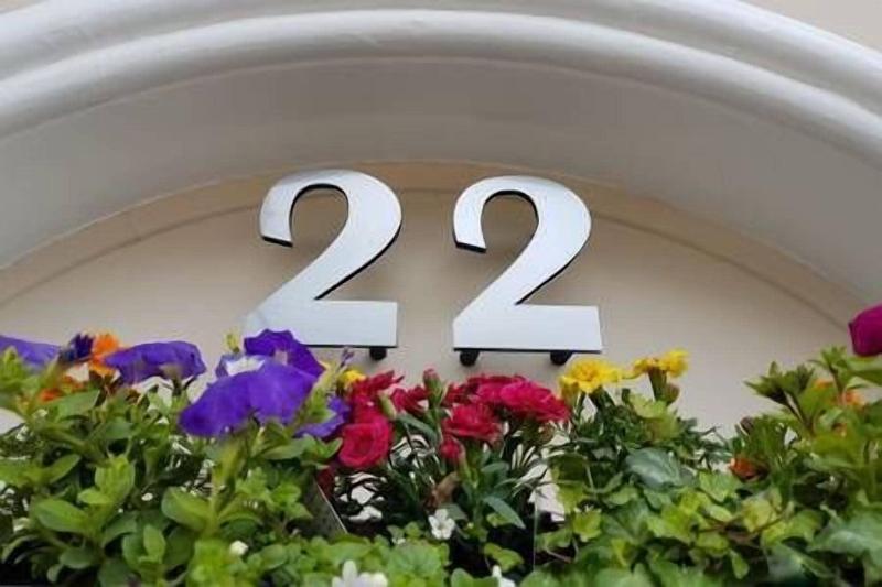 22 The Square image