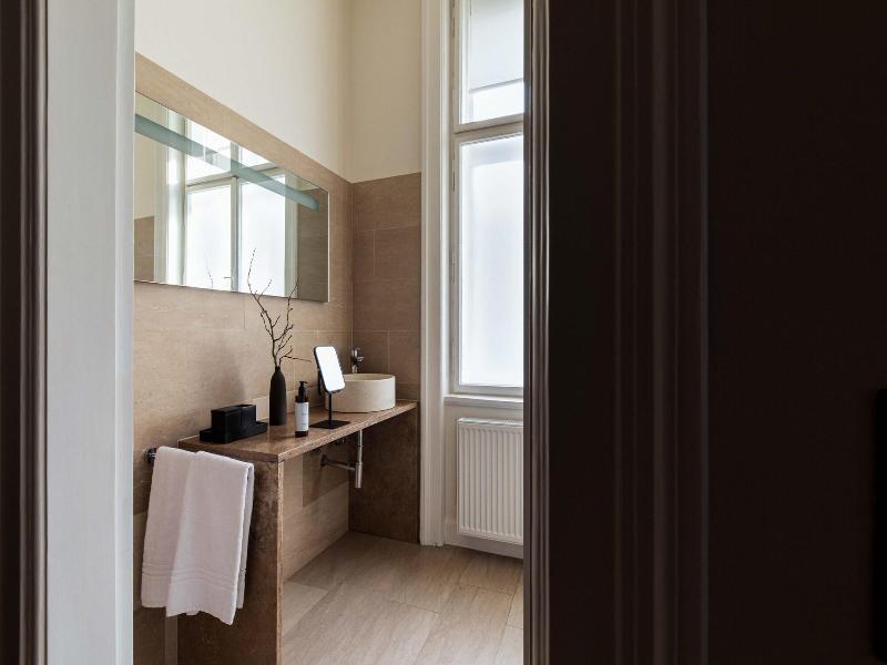 Zola Hotel Palais De Boha Me image