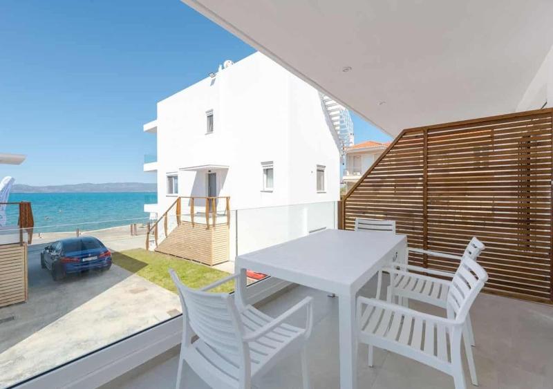 Costa Vasia Suites Apartments image