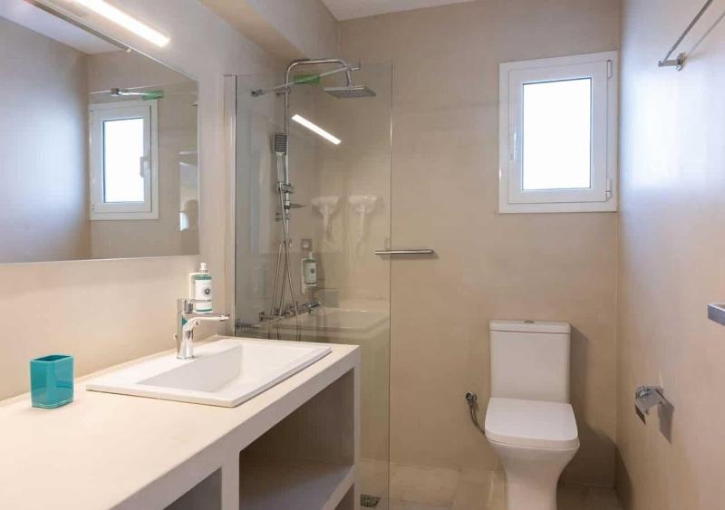 Costa Vasia Suites Apartments image