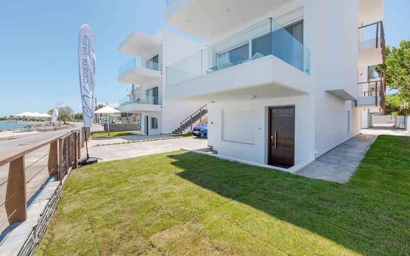 Costa Vasia Suites Apartments image