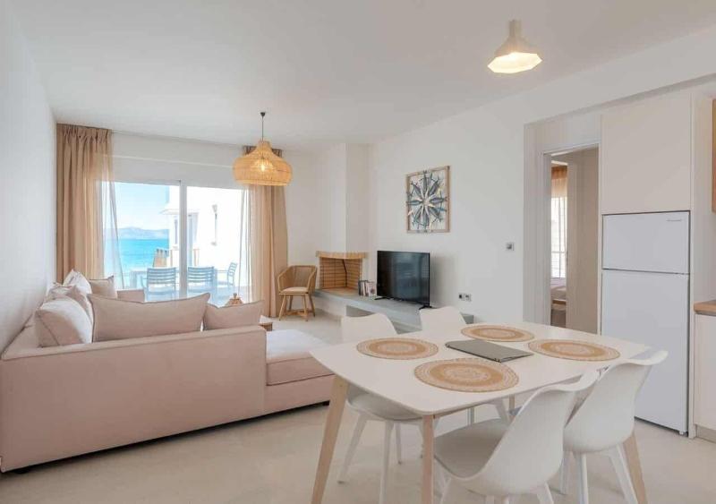 Costa Vasia Suites Apartments image