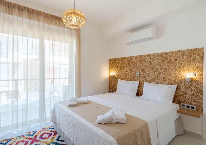 Costa Vasia Suites Apartments image