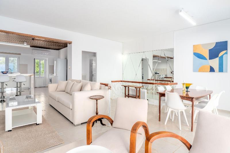 Costa Vasia Suites Apartments image