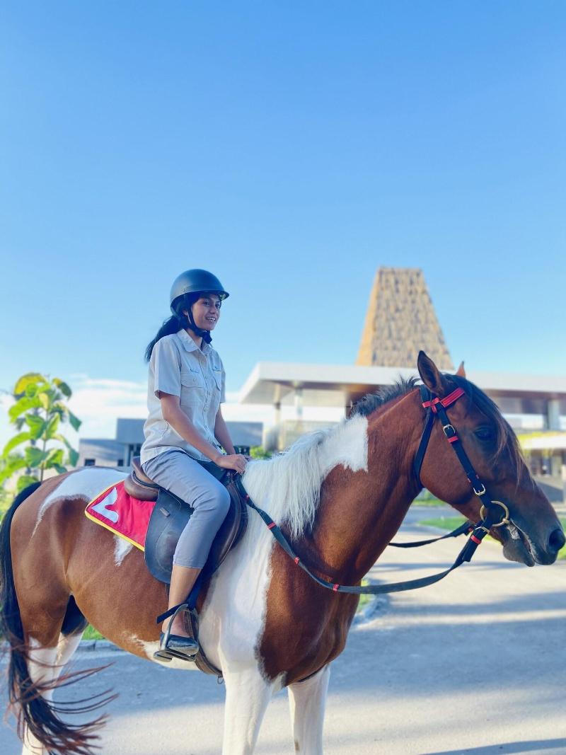 Kambaniru Beach Hotel Resort image