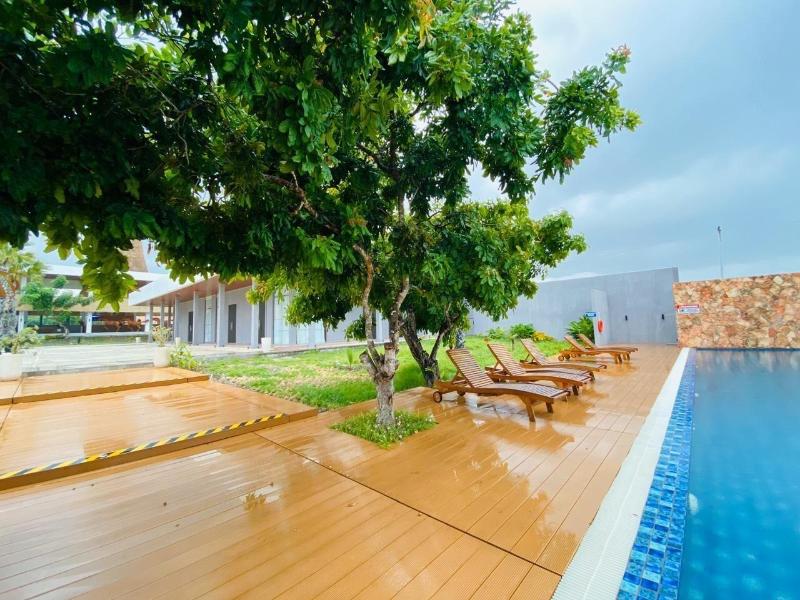 Kambaniru Beach Hotel Resort image