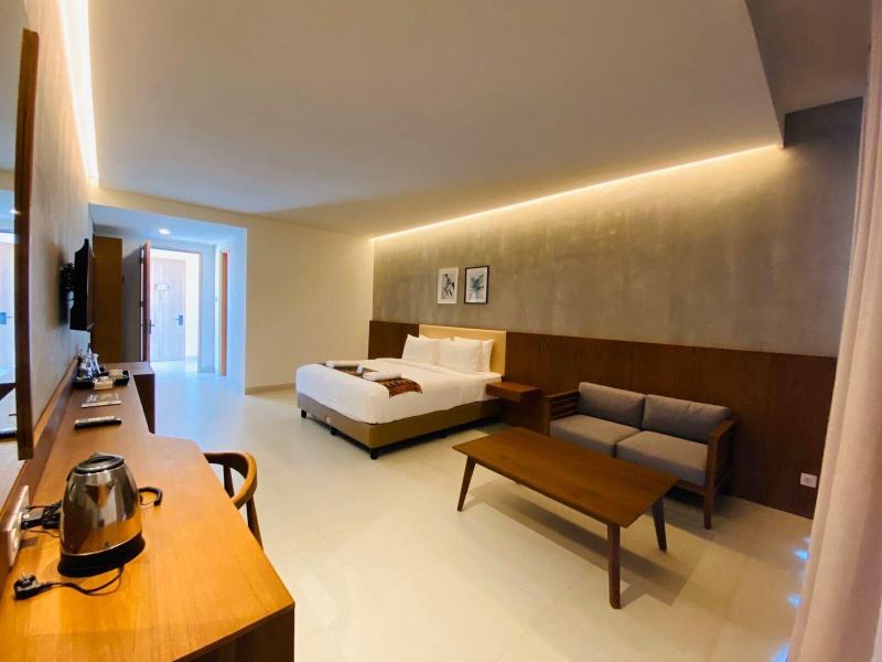Kambaniru Beach Hotel Resort image