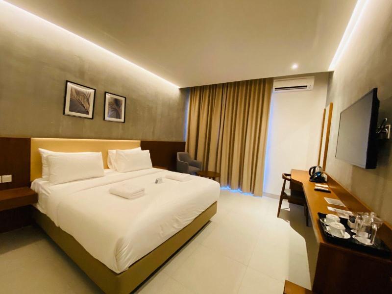 Kambaniru Beach Hotel Resort image