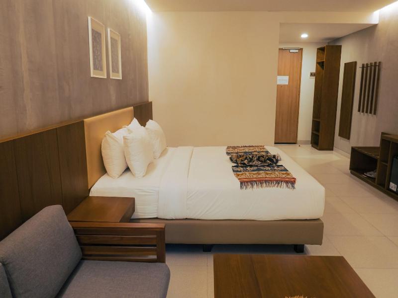 Kambaniru Beach Hotel Resort image